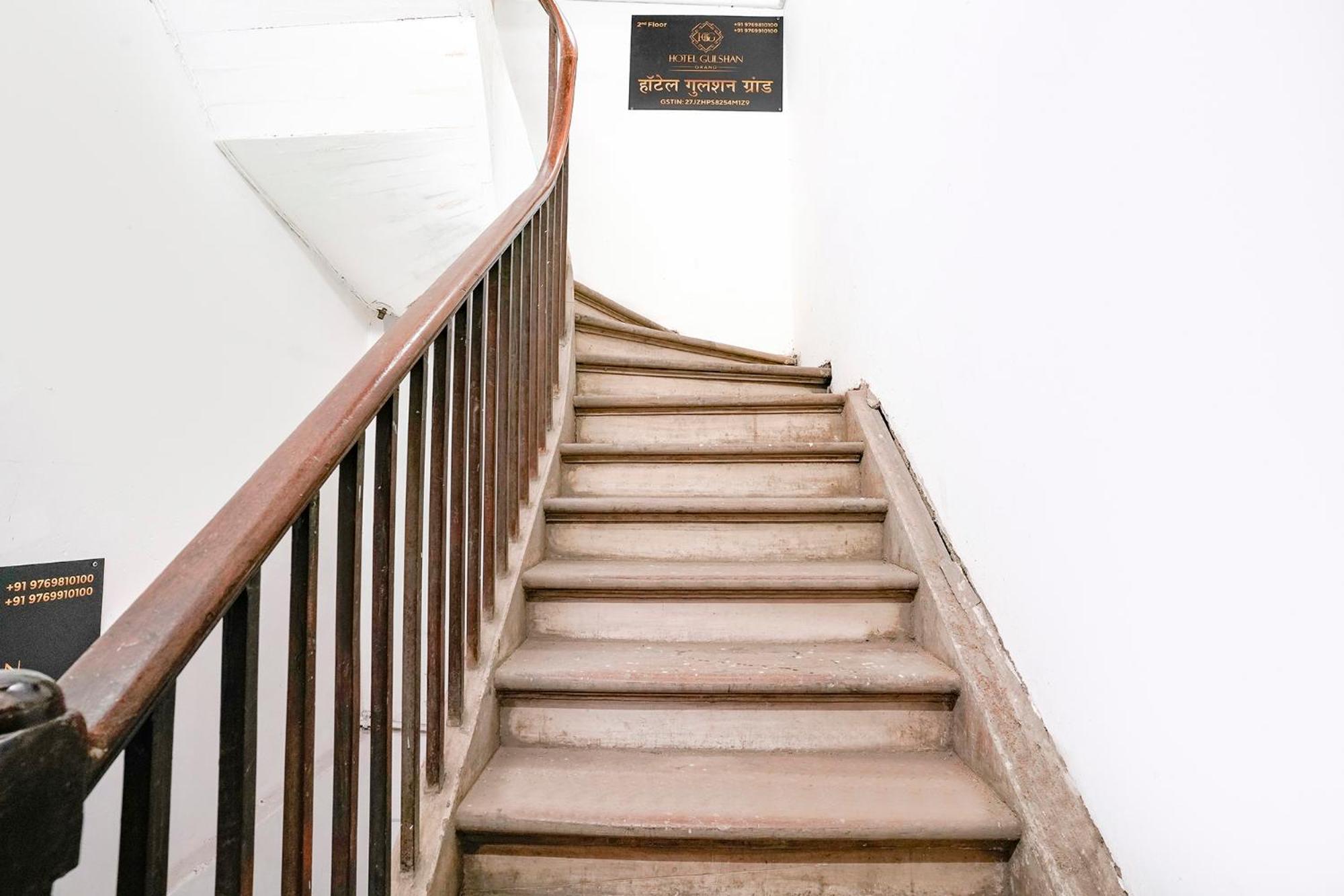 Fabexpress Gulshan Grand - Nr Gateway Of India Bombaj