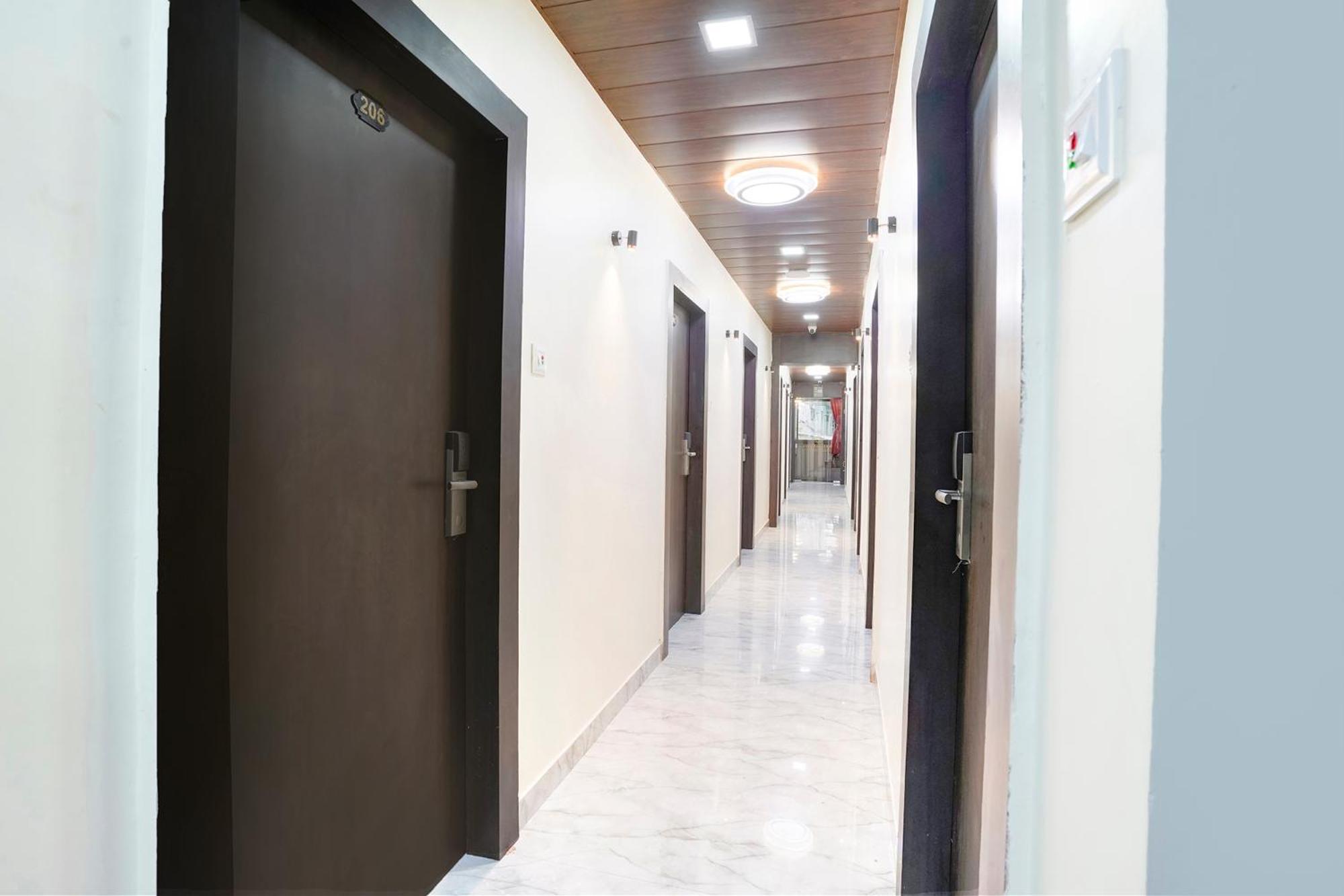 Fabexpress Gulshan Grand - Nr Gateway Of India Bombaj
